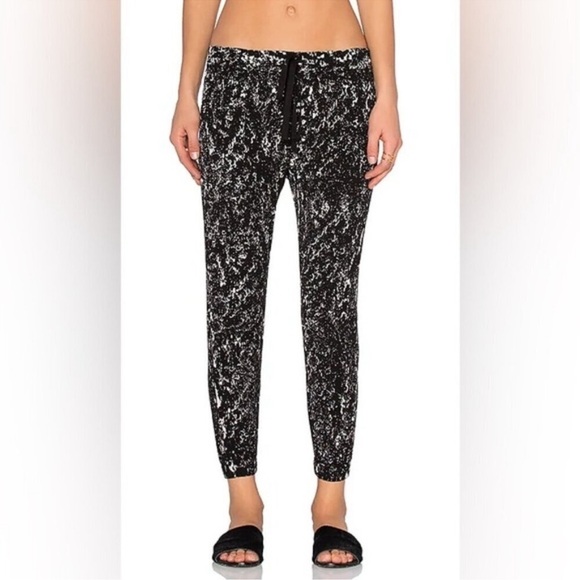 NWOT Enza Costa Women's Jogger Pants Chalk Print XS / Small 100% Rayon - Picture 1 of 6